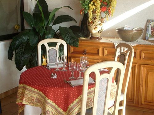 Logis Heraclee Saint-Gilles  Exterior foto